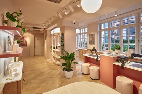 24-08-17_RyanWicks_AstridMiyu-CarnabySt_058